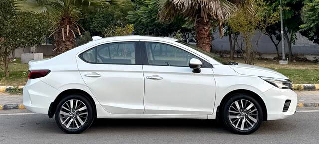 https://images10.gaadi.com/usedcar_image/4576514/original/67015806816c8cbbbea2220b45eb3d51.jpeg?imwidth=6401