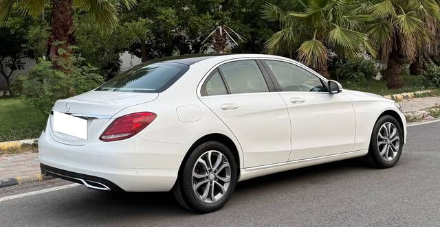https://images10.gaadi.com/usedcar_image/4576531/original/processed_9b37941fdf075400c49fa1ad69ca8c9d.jpeg?imwidth=6402