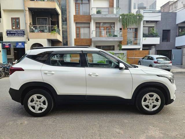 https://images10.gaadi.com/usedcar_image/4576532/original/processed_8bea10cd566f9d96b65328b994c7a10a.jpg?imwidth=6401