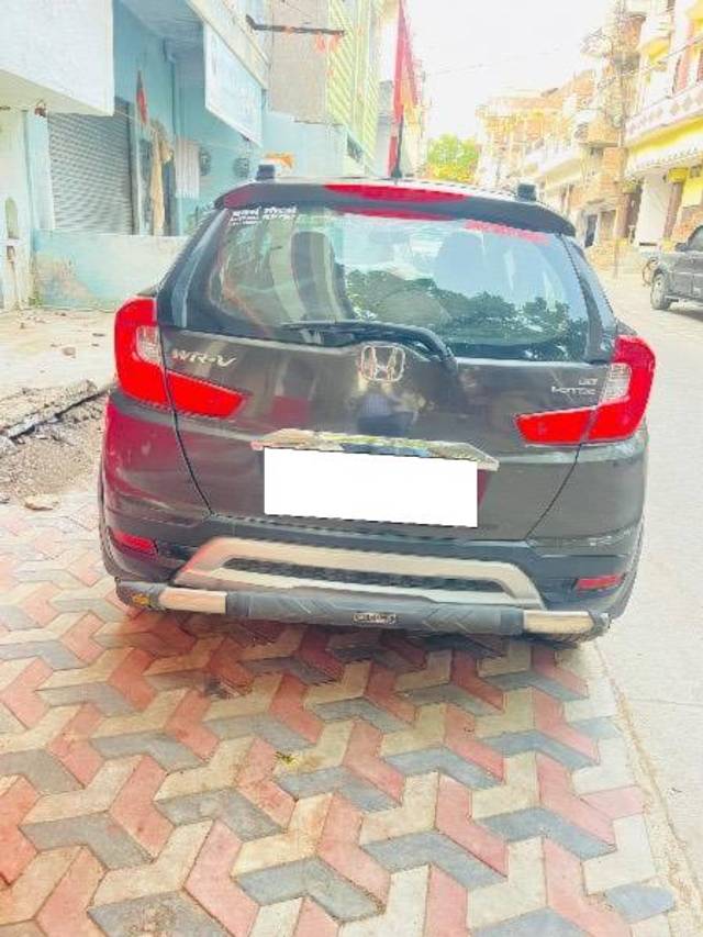 https://images10.gaadi.com/usedcar_image/4576555/original/processed_481a21a2-f789-496a-b2aa-e423abe9b367.jpeg?imwidth=6401