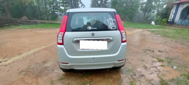 https://images10.gaadi.com/usedcar_image/4576594/original/processed_c1639afe-bc2e-4fd3-a2cb-15da08b2955e.jpg?imwidth=6402