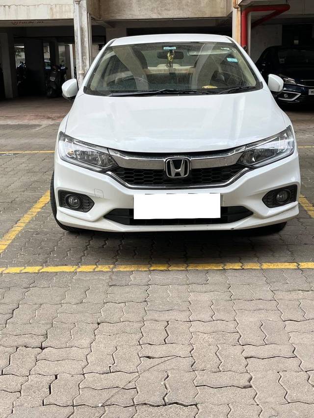 https://images10.gaadi.com/usedcar_image/4576646/original/processed_b15bab64-a1fc-4995-87e9-133383f7de3c.jpg?imwidth=6400