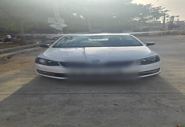https://images10.gaadi.com/usedcar_image/4576658/original/bfda12ef-ab35-4a16-bc8c-d8ab3e22f1eb.?imwidth=6400
