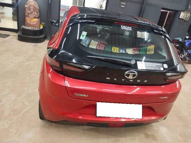 https://images10.gaadi.com/usedcar_image/4576745/original/processed_37d01050-8544-4adb-ab8e-c1b78a8ef7f8.jpg?imwidth=6402