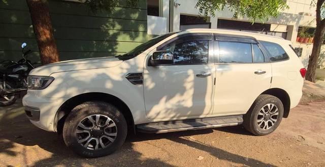 https://images10.gaadi.com/usedcar_image/4576747/original/processed_de3043bf-a70e-4cee-9de5-3578b6e43e2f.jpg?imwidth=6400