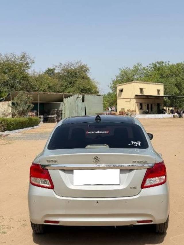 https://images10.gaadi.com/usedcar_image/4576749/original/processed_9dea3b2d-ad95-495f-b40d-5529400fe5a1.jpeg?imwidth=6401