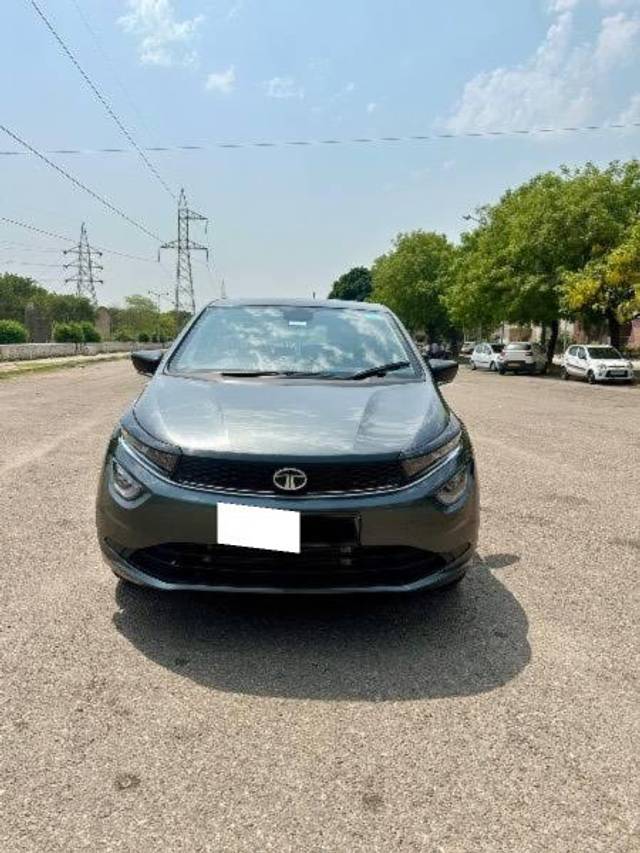 https://images10.gaadi.com/usedcar_image/4576752/original/processed_ff720f34-f6dc-498b-8a2b-e35ea80f8e4f.jpeg?imwidth=6400