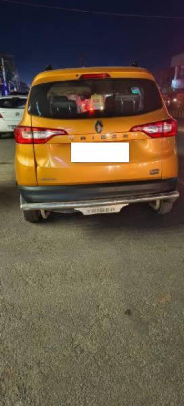 https://images10.gaadi.com/usedcar_image/4576766/original/processed_44fa6702-fc8f-41b9-bd20-cb6cd784eb04.jpg?imwidth=6401