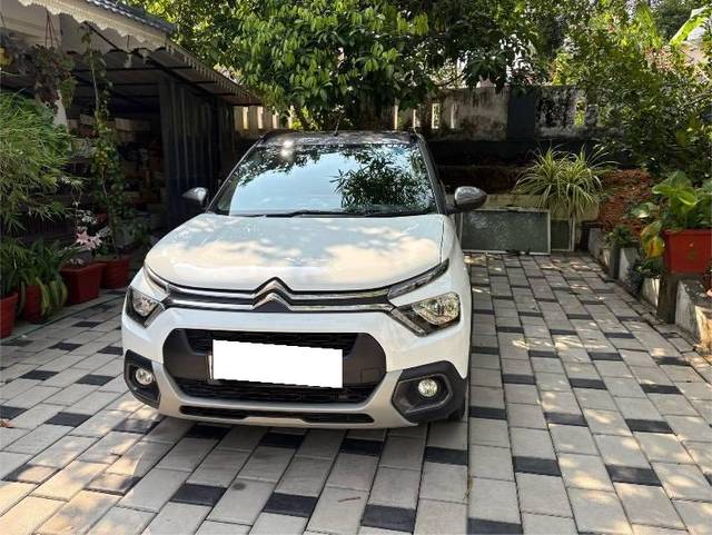https://images10.gaadi.com/usedcar_image/4576777/original/processed_fd59bb5c-ead6-4058-829e-04bff0189d90.jpeg?imwidth=6402