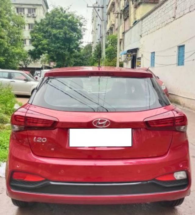https://images10.gaadi.com/usedcar_image/4576780/original/processed_829137f0-f654-40fc-bf08-0f53c81be963.jpg?imwidth=6401