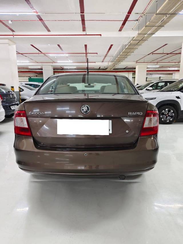 https://images10.gaadi.com/usedcar_image/4576797/original/processed_b4875bb059e61c42d70f009b5791d574.jpg?imwidth=6402