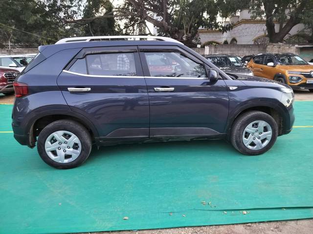 https://images10.gaadi.com/usedcar_image/4576837/original/processed_2bcc94ca6a68dc51f81dc211818ef8b2.jpg?imwidth=6401