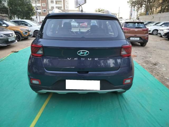 https://images10.gaadi.com/usedcar_image/4576837/original/processed_92dcd52f53c987ffc92748fe9352f261.jpg?imwidth=6402