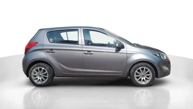 https://images10.gaadi.com/usedcar_image/4576843/original/b38b0b0b978f331da32fbbf07bca296f.png?imwidth=6401