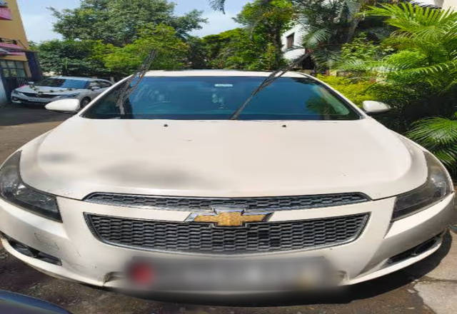 https://images10.gaadi.com/usedcar_image/4576863/original/5aeea4ee-ce96-437d-8da9-6a239886ad12.?imwidth=6400