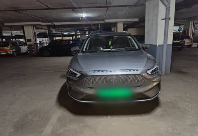 https://images10.gaadi.com/usedcar_image/4576878/original/b77a41a3-8dc2-46ad-95a6-cac2dc508471.?imwidth=6400