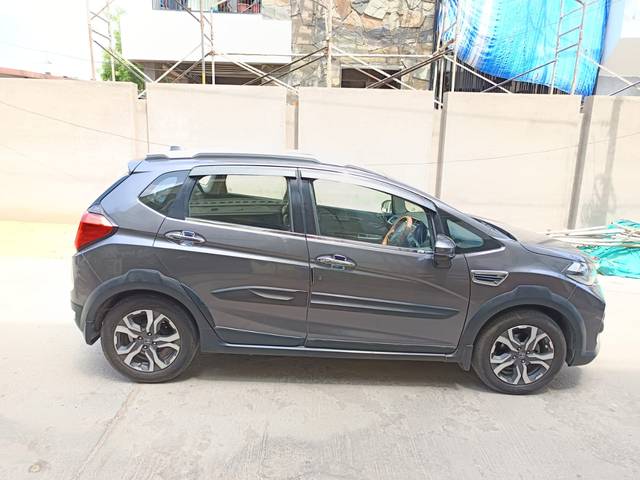 https://images10.gaadi.com/usedcar_image/4576880/original/f3c4164436e041e2d8009e9d00417b13.jpg?imwidth=6401