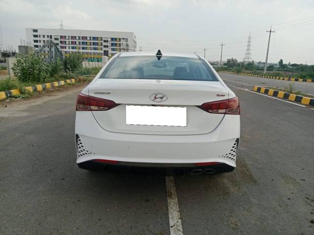 https://images10.gaadi.com/usedcar_image/4576922/original/processed_b654fe0a008447d0bbbf084085fa9bd9.jpg?imwidth=6402