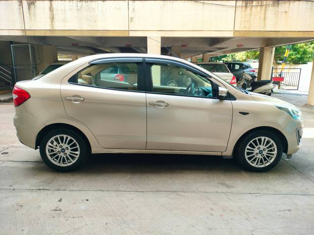 https://images10.gaadi.com/usedcar_image/4576943/original/processed_20eb75de79f628dffc6d3799df0aea25.jpg?imwidth=6401