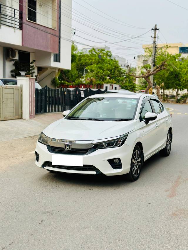 https://images10.gaadi.com/usedcar_image/4576945/original/processed_6cbc5d9cf0a7b044ff176adcc3fcd0d3.jpg?imwidth=6402