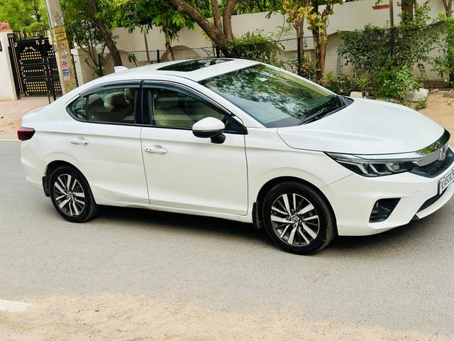 https://images10.gaadi.com/usedcar_image/4576945/original/processed_f1916a0c3c3c71bc927347213b3d2957.jpg?imwidth=6400