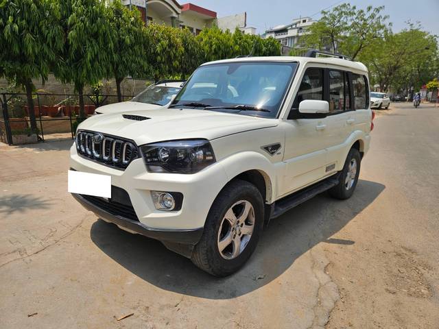 https://images10.gaadi.com/usedcar_image/4576947/original/processed_432aea762d70c3a9405efbe42eac66ec.jpg?imwidth=6402