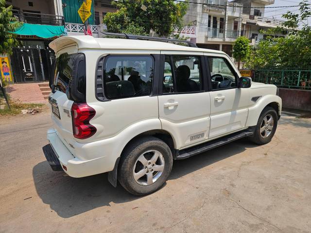 https://images10.gaadi.com/usedcar_image/4576947/original/processed_79523320c7c1280586114d6cef68160a.jpg?imwidth=6401
