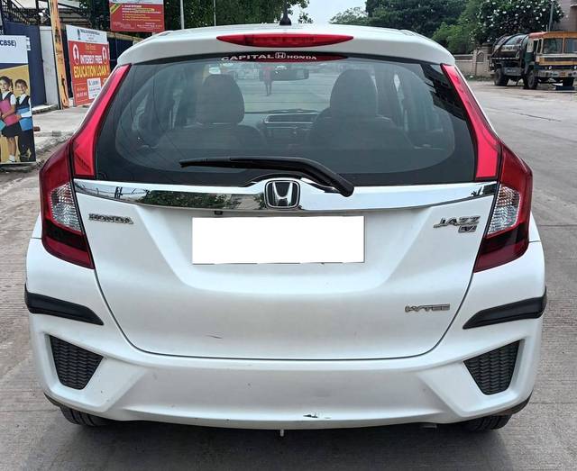 https://images10.gaadi.com/usedcar_image/4576966/original/processed_11ad9e15-32d1-44fc-bf80-6212a3668240.jpg?imwidth=6401