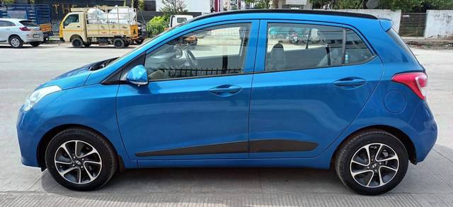 https://images10.gaadi.com/usedcar_image/4576970/original/processed_4edd9d27-ffe7-4d1d-96bf-57e4e522bec5.jpg?imwidth=6402