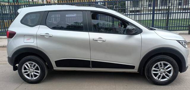 https://images10.gaadi.com/usedcar_image/4576975/original/processed_7074b074-b14a-4b74-85bc-699fd0a1a446.jpg?imwidth=6401