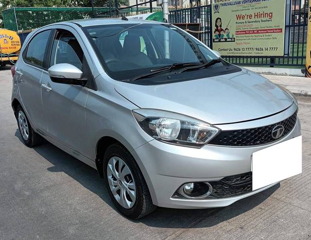 https://images10.gaadi.com/usedcar_image/4576979/original/processed_1e5fbd94-436e-4eff-9e9c-063e6d7f70fd.jpg?imwidth=6400