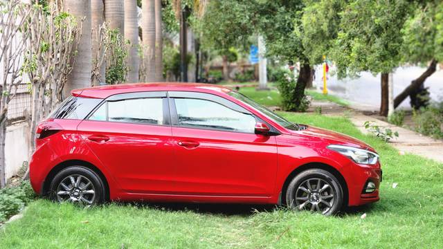https://images10.gaadi.com/usedcar_image/4576985/original/65e46028e659fd62df970adf4bd0c9aa.jpg?imwidth=6401