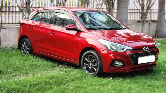 https://images10.gaadi.com/usedcar_image/4576985/original/processed_2365f15e716cd559361e346966926da0.jpg?imwidth=6400