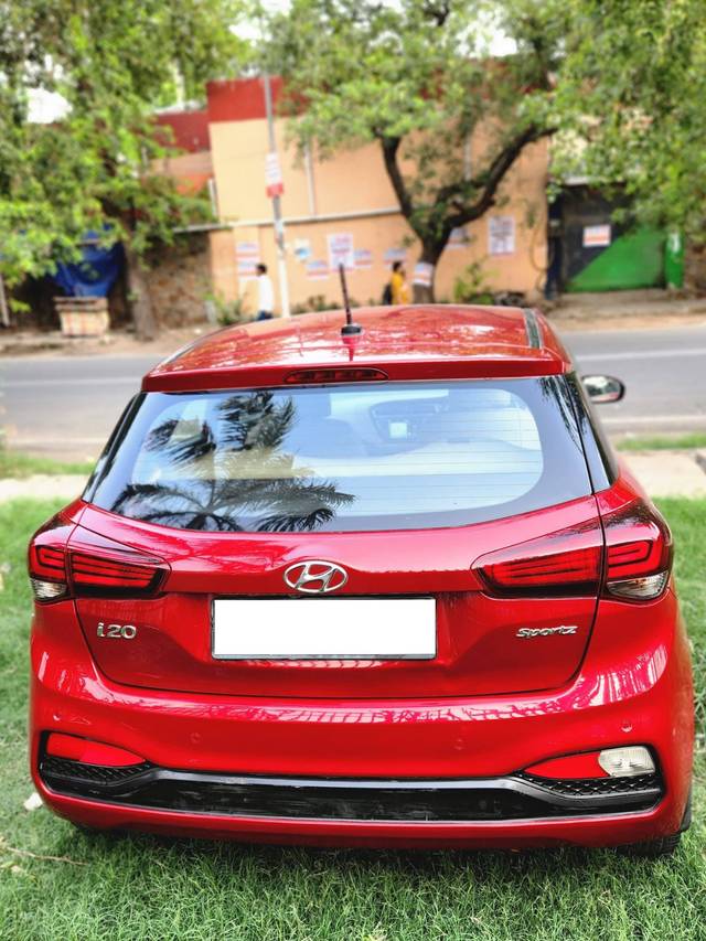 https://images10.gaadi.com/usedcar_image/4576985/original/processed_8b752f98317619daf7cdbcf18d480494.jpg?imwidth=6402
