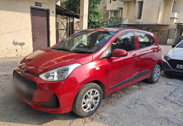 https://images10.gaadi.com/usedcar_image/4576986/original/dbde4de6-f03c-4409-a54b-d76b2befb3bb.?imwidth=6402