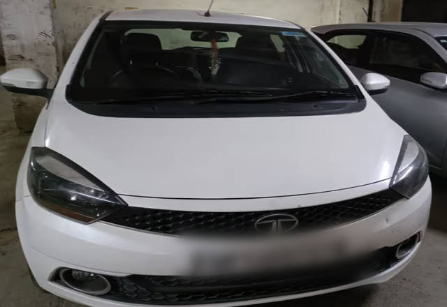 https://images10.gaadi.com/usedcar_image/4577004/original/609f7dad-363f-49ef-b4d4-fd6e1384693a.?imwidth=6402