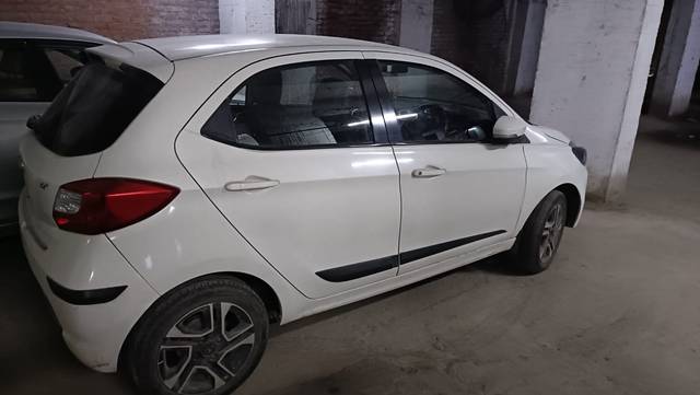 https://images10.gaadi.com/usedcar_image/4577004/original/86f66efc-32bf-40a6-a592-5e3e7015fb23.jpg?imwidth=6401