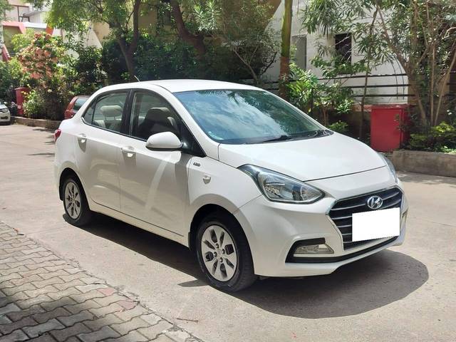 https://images10.gaadi.com/usedcar_image/4577035/original/processed_b7e05454b4753db08f7b07dc90e13339.jpg?imwidth=6400