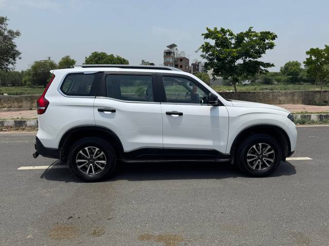 https://images10.gaadi.com/usedcar_image/4577037/original/edfa4caa0fbdb2f7b23cf6ad6a773978.jpg?imwidth=6401