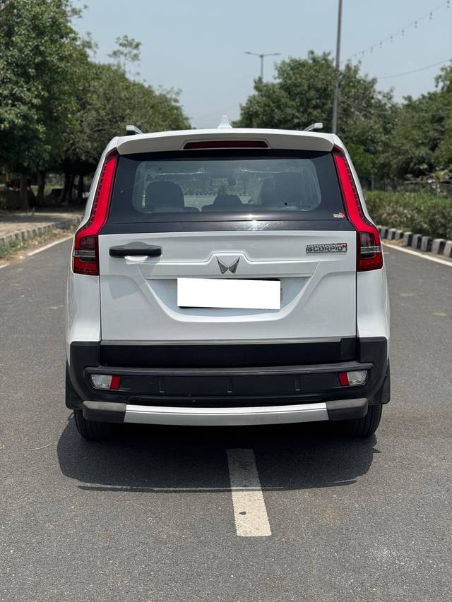 https://images10.gaadi.com/usedcar_image/4577037/original/processed_f936fac21f790b92bc7350a78ef4b18a.jpg?imwidth=6402