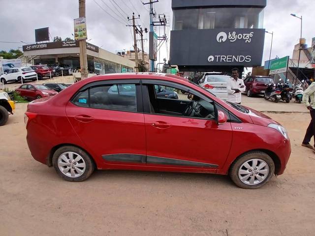 https://images10.gaadi.com/usedcar_image/4577038/original/processed_7652054c286fc35b50fac2ae1cac0f68.jpg?imwidth=6401