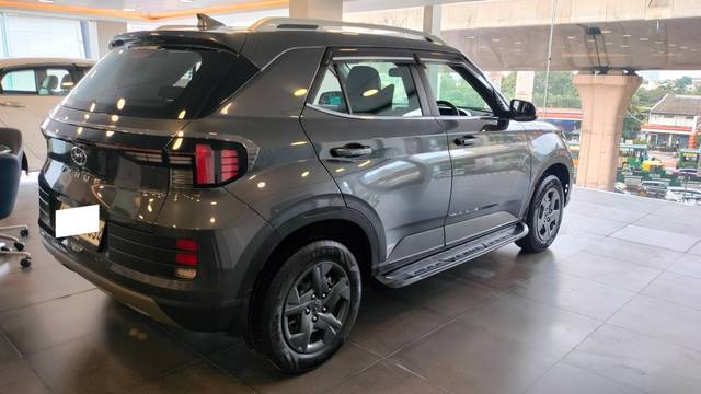 https://images10.gaadi.com/usedcar_image/4577048/original/processed_5b7f5dcbecc68038d45dc3e2028d57f4.jpg?imwidth=6401