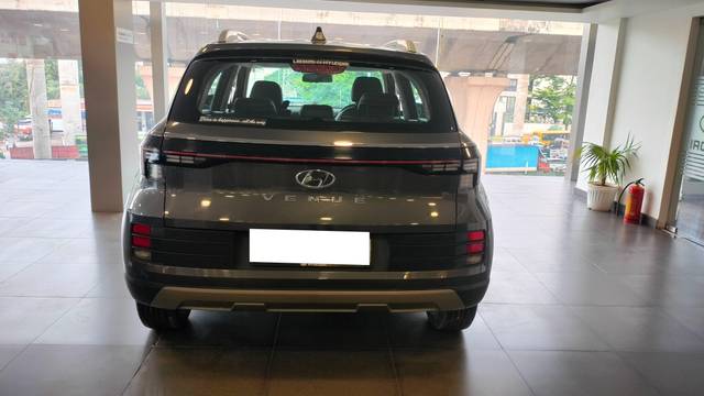 https://images10.gaadi.com/usedcar_image/4577048/original/processed_5f4b40bc45aba30302e806ec36fd781a.jpg?imwidth=6402