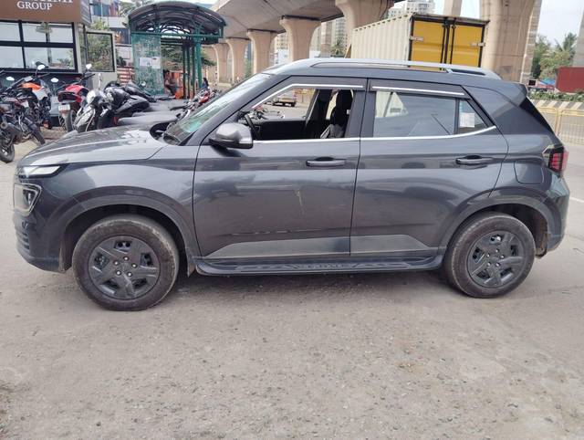 https://images10.gaadi.com/usedcar_image/4577048/original/processed_d4b94314445bafe1052ea86ee336fe39.jpg?imwidth=6400
