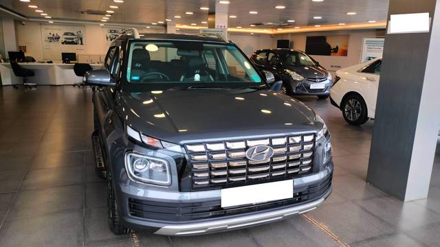 https://images10.gaadi.com/usedcar_image/4577048/original/processed_e7642ba76249ba4f9f9757fd094a014b.jpg?imwidth=6400