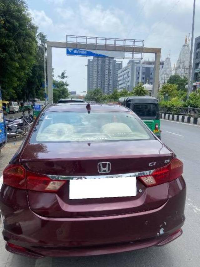 https://images10.gaadi.com/usedcar_image/4577065/original/processed_57392ed7-f337-4bce-9062-553ad5a146dc.jpeg?imwidth=6400