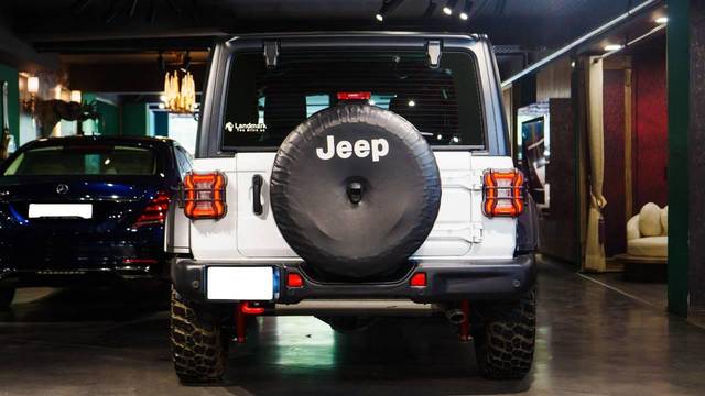 https://images10.gaadi.com/usedcar_image/4577067/original/processed_adcbd0a6b2484c3a1916b3282305a23a.jpeg?imwidth=6402