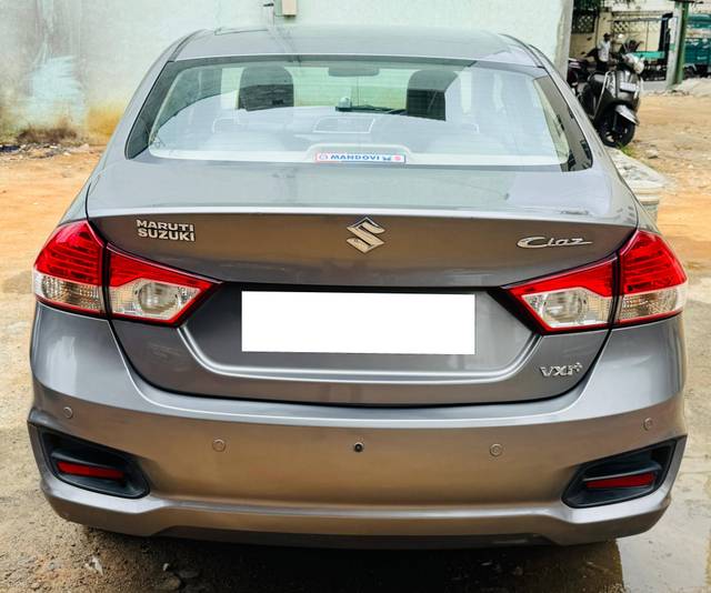 https://images10.gaadi.com/usedcar_image/4577092/original/processed_13a1e514-eac6-4c16-9427-276f76294259.jpg?imwidth=6402