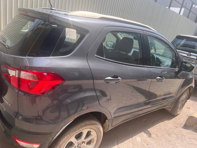 https://images10.gaadi.com/usedcar_image/4577121/original/processed_a20948ae-c44d-4658-9550-47d5af3d47f1.jpg?imwidth=6401