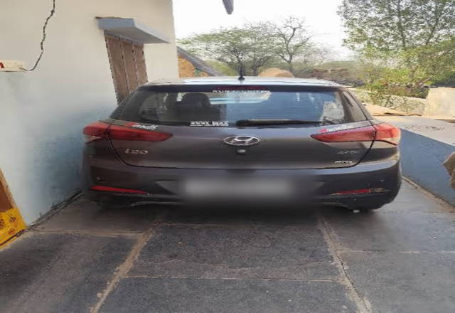 https://images10.gaadi.com/usedcar_image/4577162/original/0d21ad61-1a91-431e-a7c7-43805c03072f.?imwidth=6401